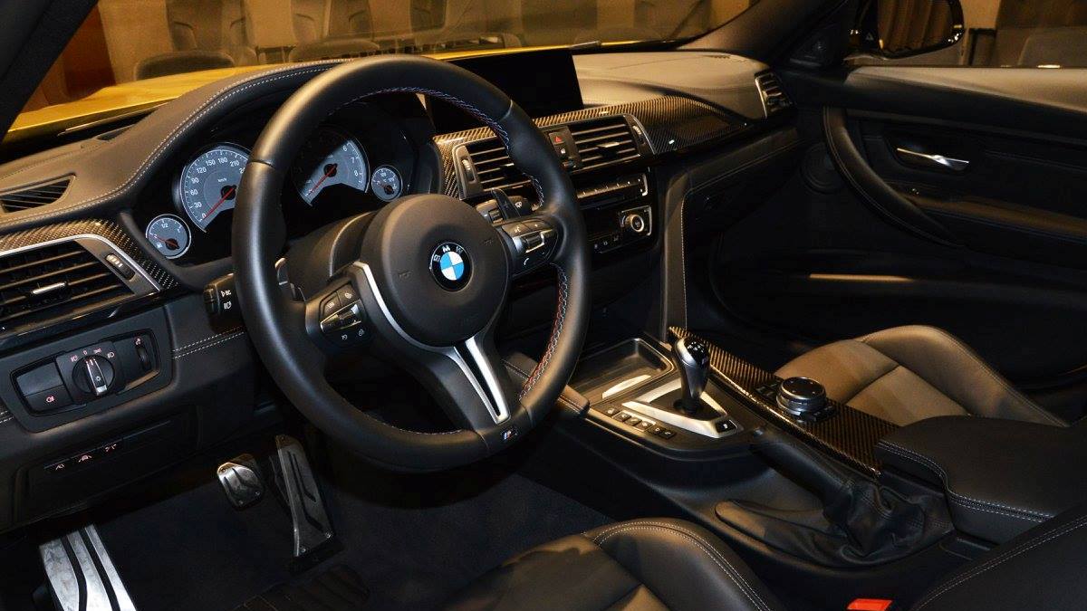 BMW M3 SEDAN COM ACESSÓRIOS M PERFORMANCE, AC SCHNITZER E MANHART MOSTRADO EM ABU DHABI, foto 7