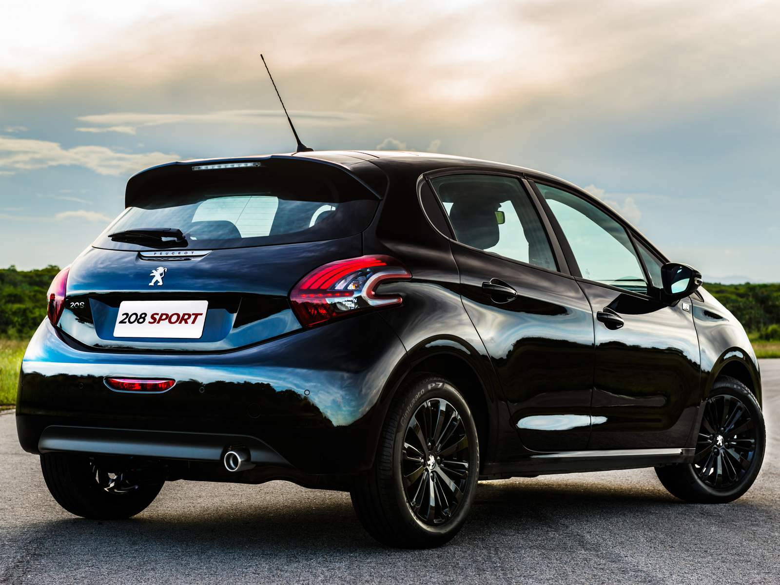 PEUGEOT 208 SPORT SURGE COM UMA ESTÉTICA ESPORTIVA, foto 2