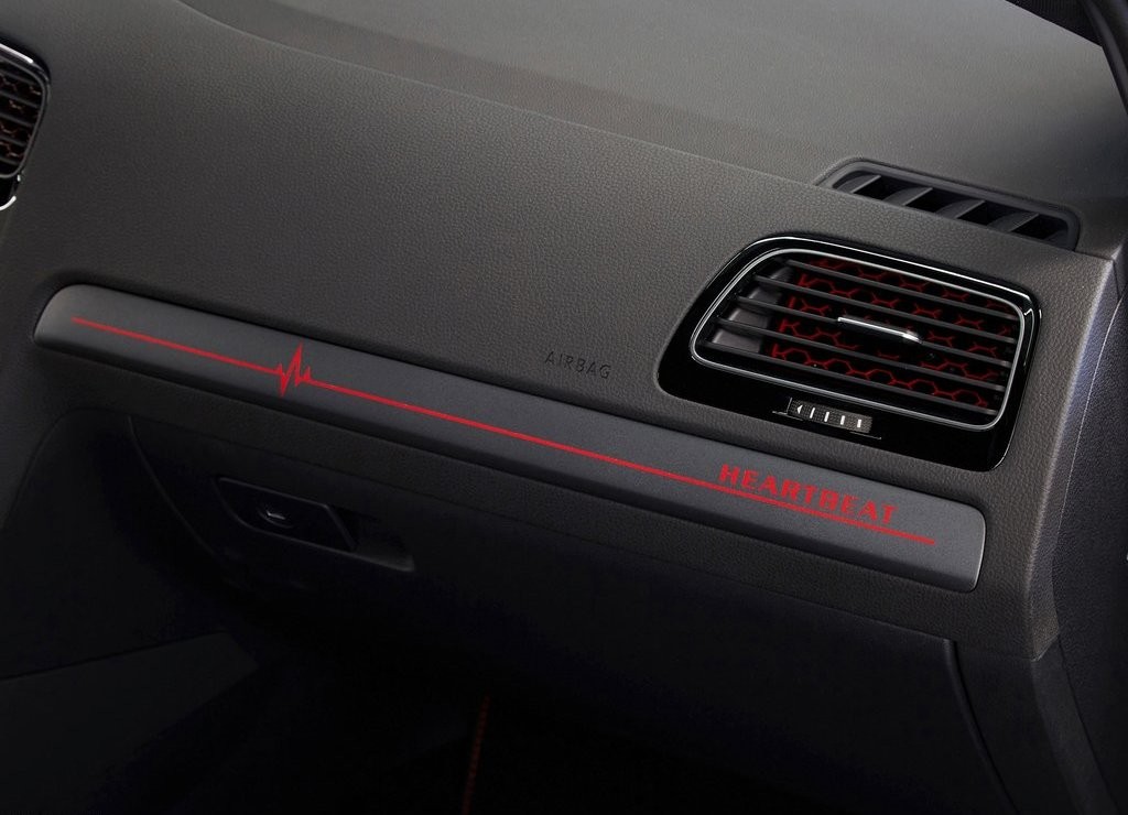 VOLKSWAGEN GOLF GTI HEARTBEAT MOSTRADO EM WÖRTHERSEE COM 400 CV, foto 6