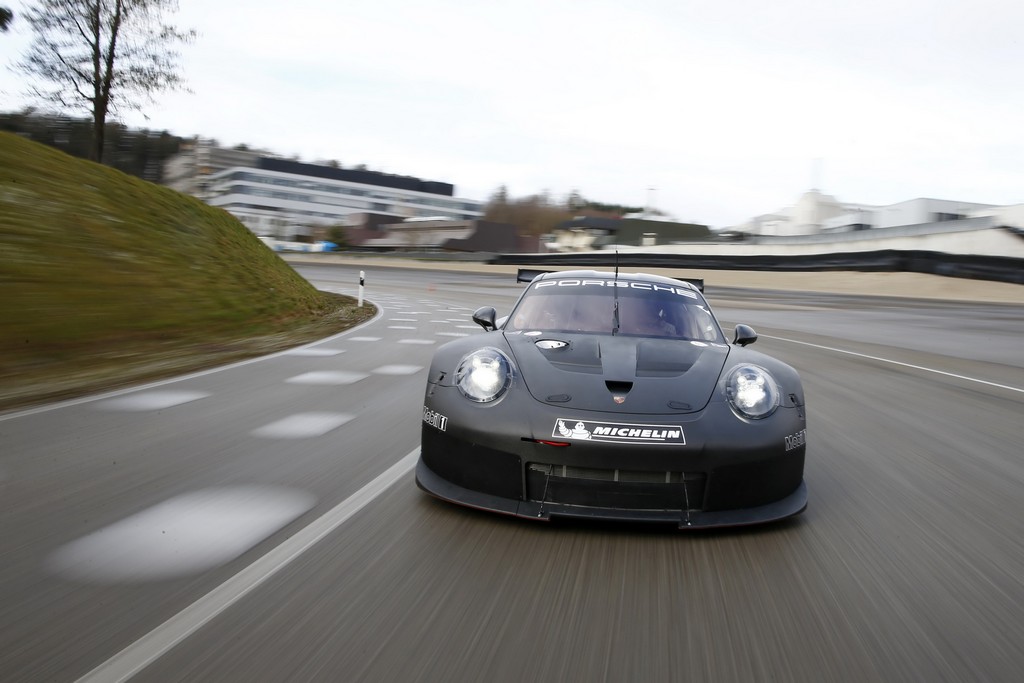 SUCESSOR DO PORSCHE 911 RSR INICIA A FASE DE TESTES, foto 1