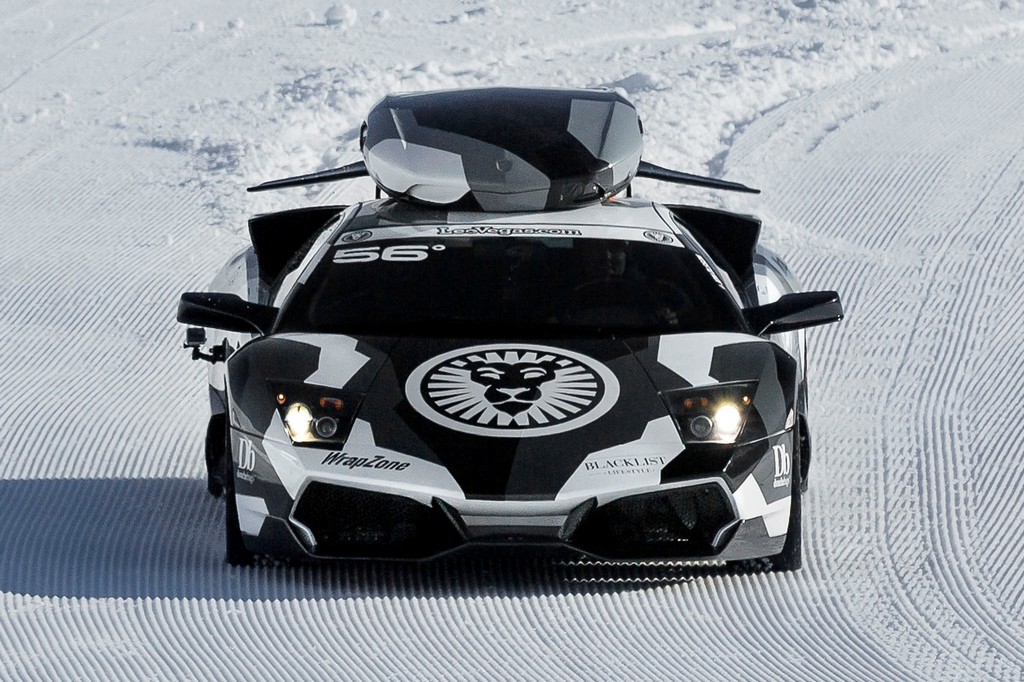 UM LAMBORGHINI MURCIELAGO DE 2006 FAZENDO ACROBACIAS NA NEVE, foto 1