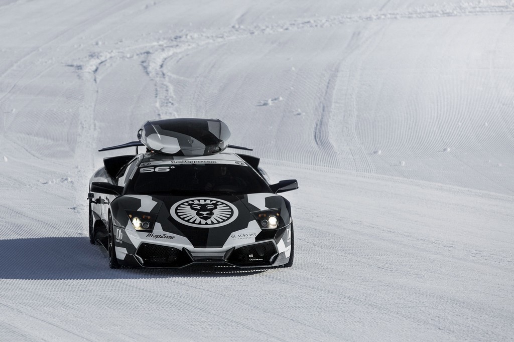 UM LAMBORGHINI MURCIELAGO DE 2006 FAZENDO ACROBACIAS NA NEVE, foto 2