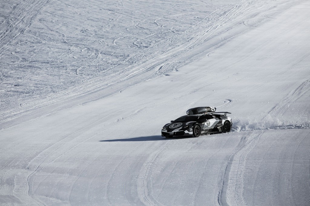 UM LAMBORGHINI MURCIELAGO DE 2006 FAZENDO ACROBACIAS NA NEVE, foto 4