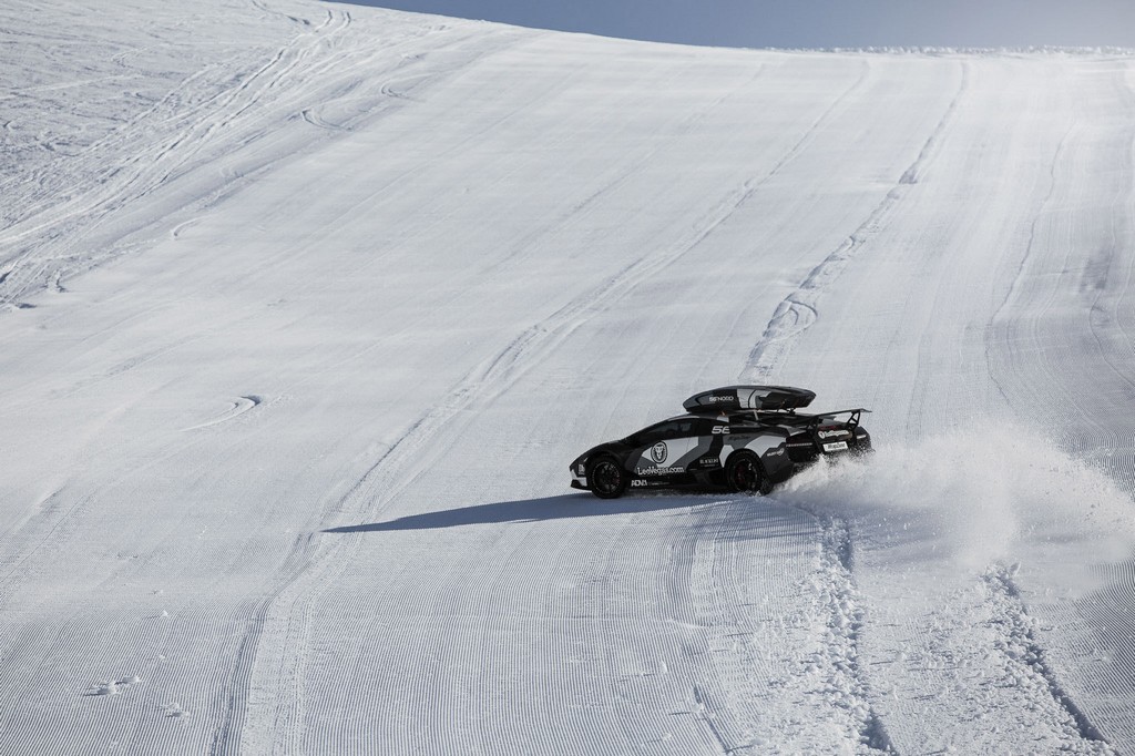 UM LAMBORGHINI MURCIELAGO DE 2006 FAZENDO ACROBACIAS NA NEVE, foto 5