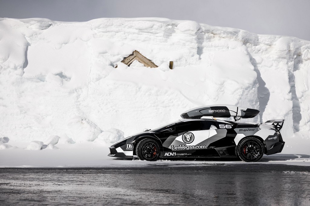 UM LAMBORGHINI MURCIELAGO DE 2006 FAZENDO ACROBACIAS NA NEVE, foto 6