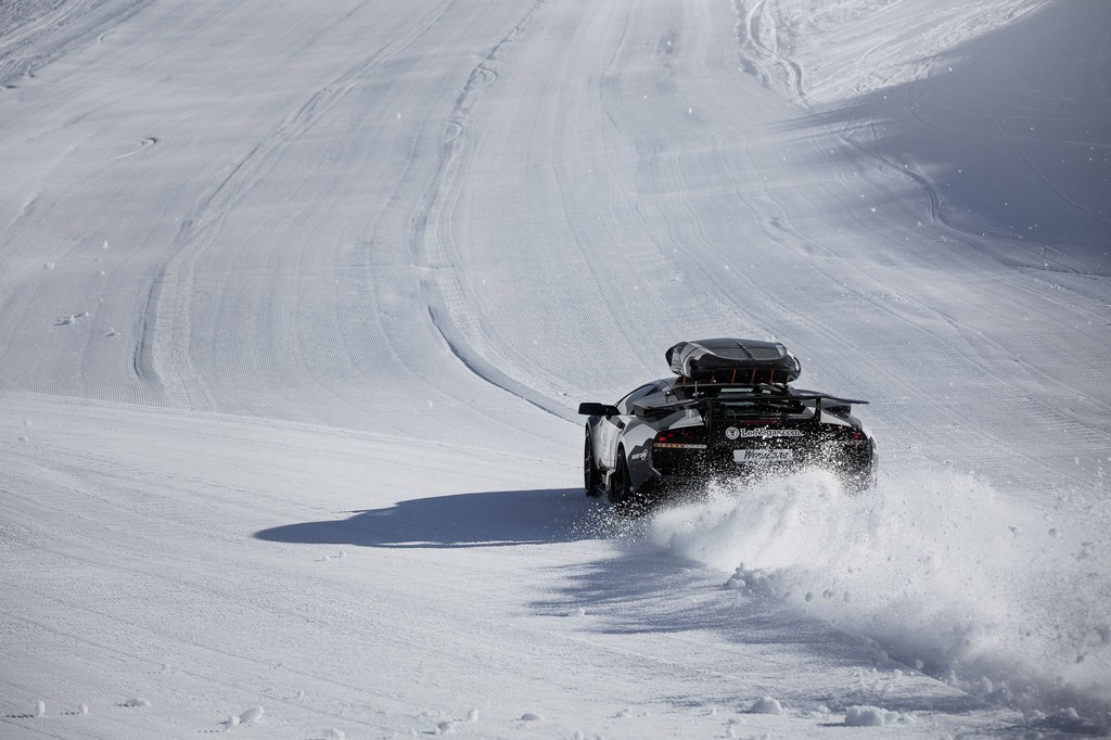 UM LAMBORGHINI MURCIELAGO DE 2006 FAZENDO ACROBACIAS NA NEVE, foto 9