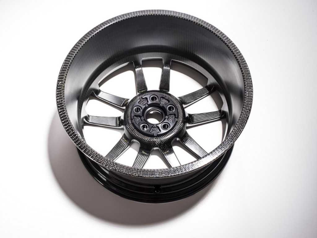 FORD GT APRESENTA RODAS DE FIBRA DE CARBONO, foto 2