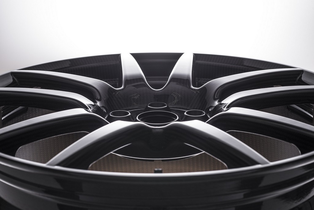 FORD GT APRESENTA RODAS DE FIBRA DE CARBONO, foto 3