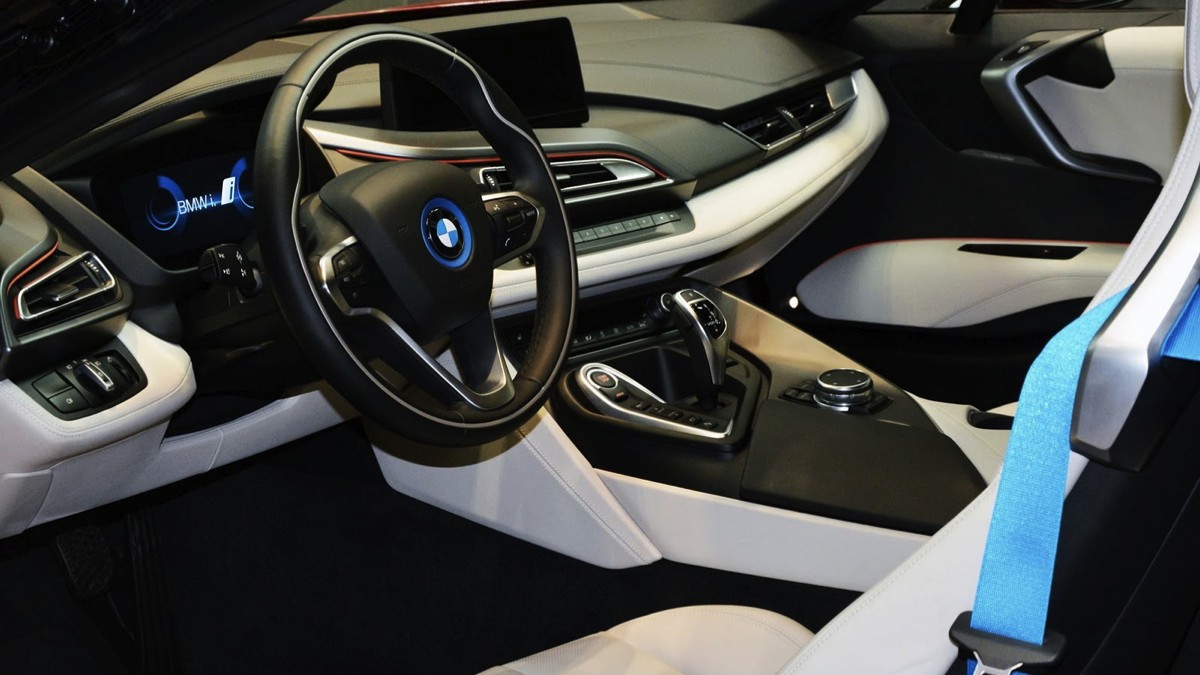 BMW i8 ‘LAVA RED’: MAIS UMA OBRA DA BMW ABU DHABI, foto 7