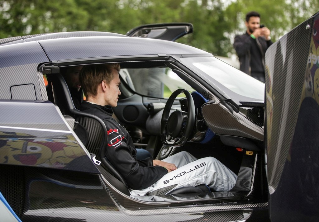 KOENIGSEGG ONE:1 BATE RECORDE DE VELOCIDADE NO VMAX200 NO REINO UNIDO, foto 7