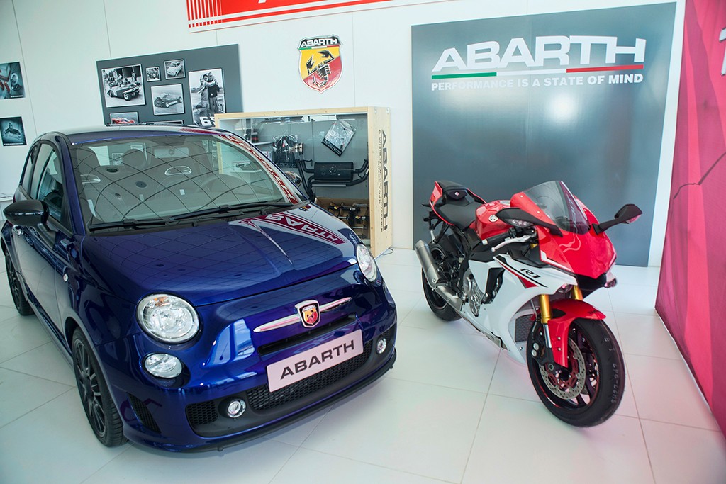 ABARTH 595 YAMAHA FACTORY RACING 99 LIMITED EDITION: EXCLUSIVO PARA O MERCADO ESPANHOL, foto 3
