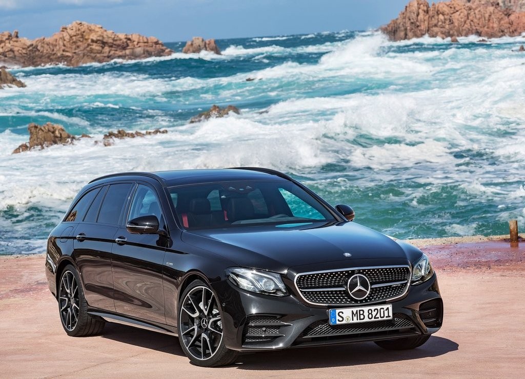 MERCEDES-AMG E 43 ESTATE 4MATIC: ESPORTIVIDADE E POTÊNCIA NA CARROCERIA PERUA, foto 1