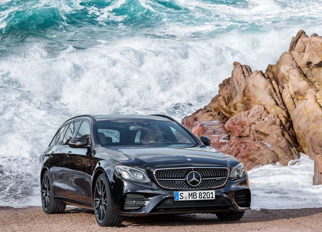 MERCEDES-AMG E 43 ESTATE 4MATIC: ESPORTIVIDADE E POTÊNCIA NA CARROCERIA PERUA, foto 4