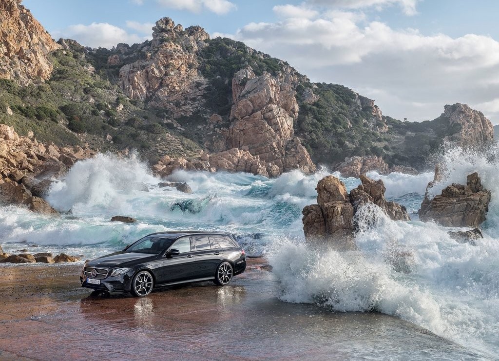 MERCEDES-AMG E 43 ESTATE 4MATIC: ESPORTIVIDADE E POTÊNCIA NA CARROCERIA PERUA, foto 5