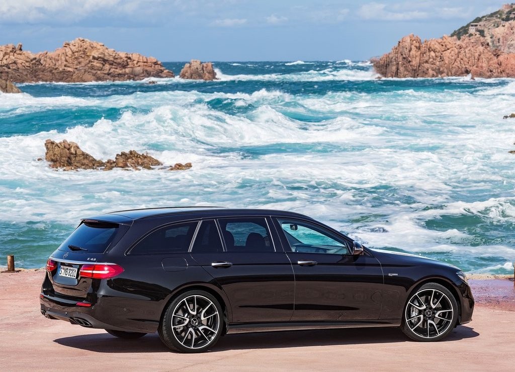 MERCEDES-AMG E 43 ESTATE 4MATIC: ESPORTIVIDADE E POTÊNCIA NA CARROCERIA PERUA, foto 10