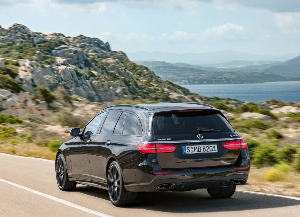 MERCEDES-AMG E 43 ESTATE 4MATIC: ESPORTIVIDADE E POTÊNCIA NA CARROCERIA PERUA, foto 12