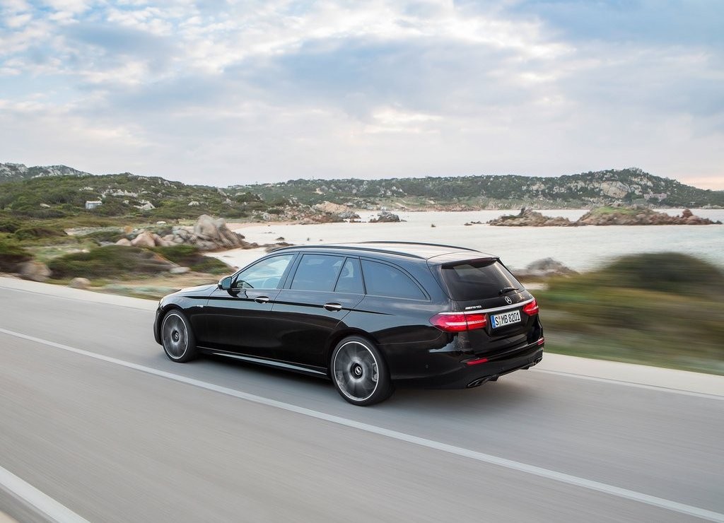MERCEDES-AMG E 43 ESTATE 4MATIC: ESPORTIVIDADE E POTÊNCIA NA CARROCERIA PERUA, foto 13