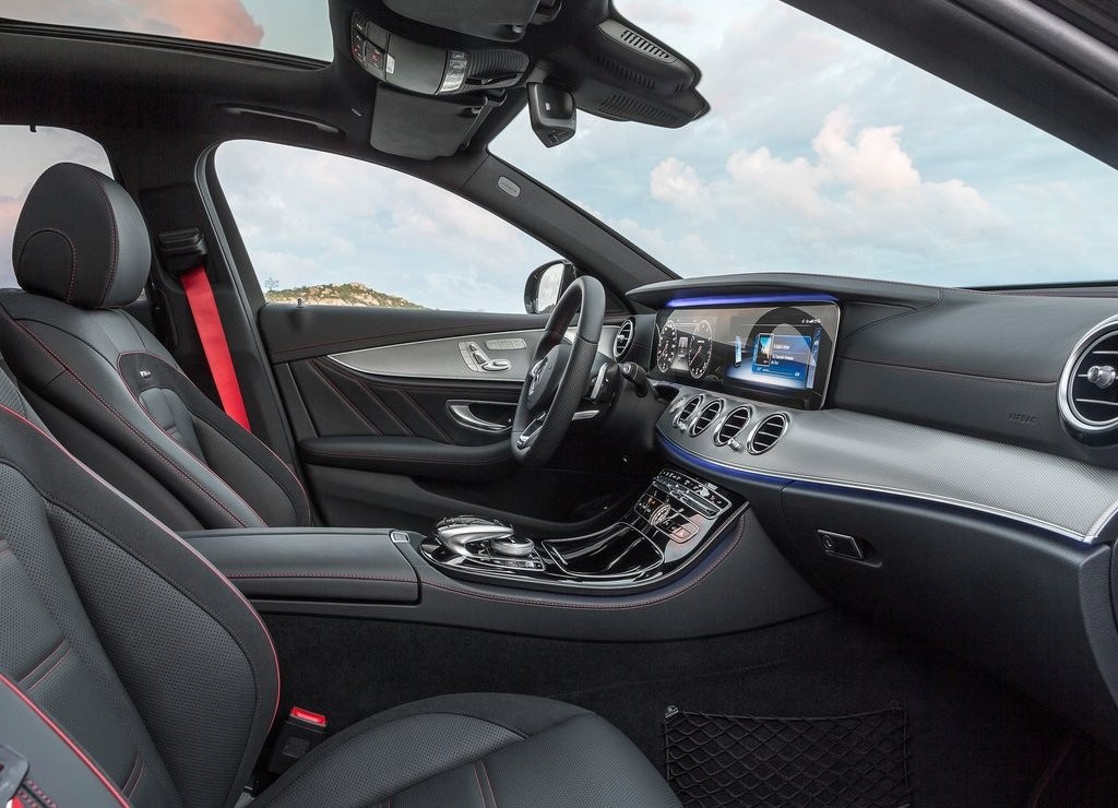 MERCEDES-AMG E 43 ESTATE 4MATIC: ESPORTIVIDADE E POTÊNCIA NA CARROCERIA PERUA, foto 17