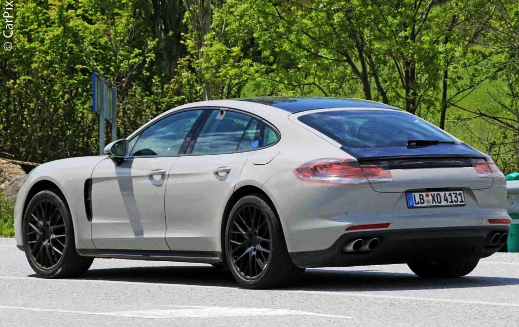 NOVO PORSCHE PANAMERA SURGE QUASE SEM CAMUFLAGEM, foto 5