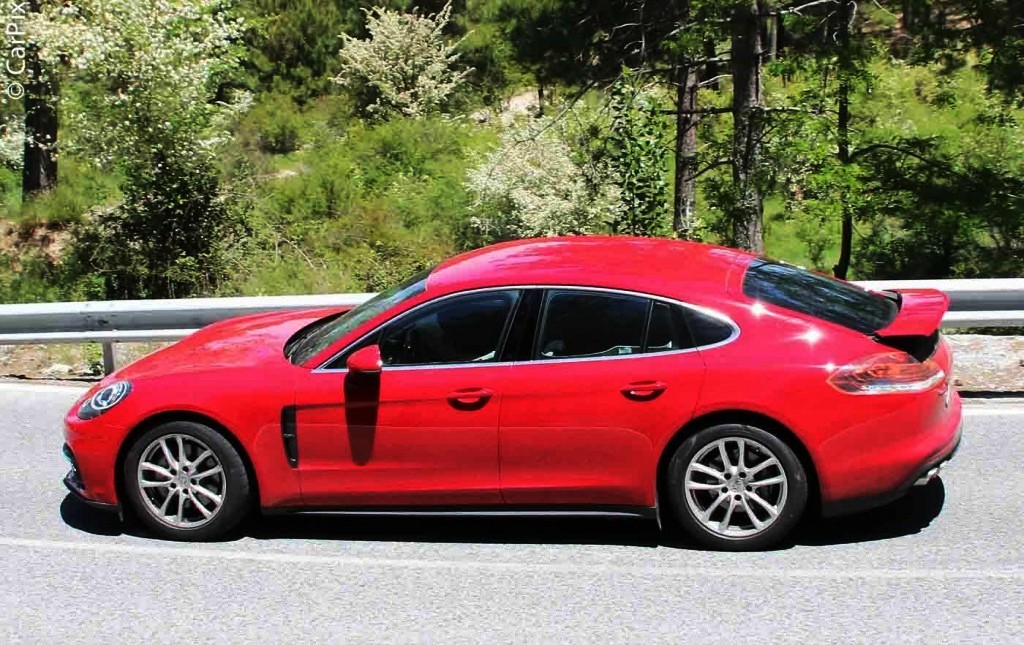 NOVO PORSCHE PANAMERA SURGE QUASE SEM CAMUFLAGEM, foto 8