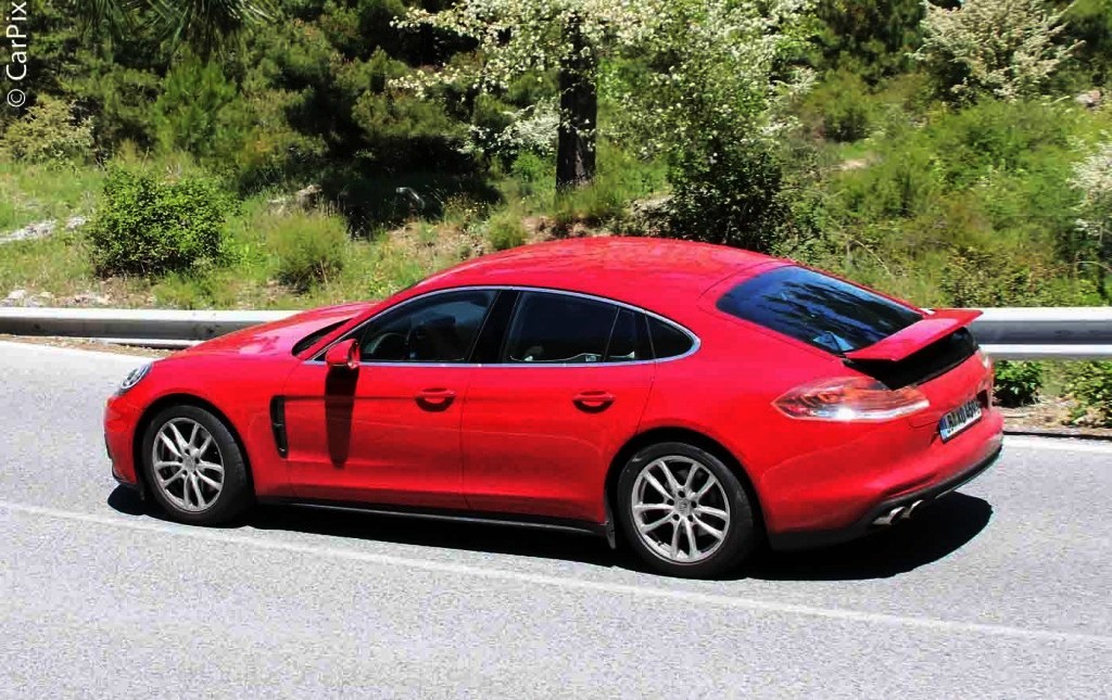 NOVO PORSCHE PANAMERA SURGE QUASE SEM CAMUFLAGEM, foto 9
