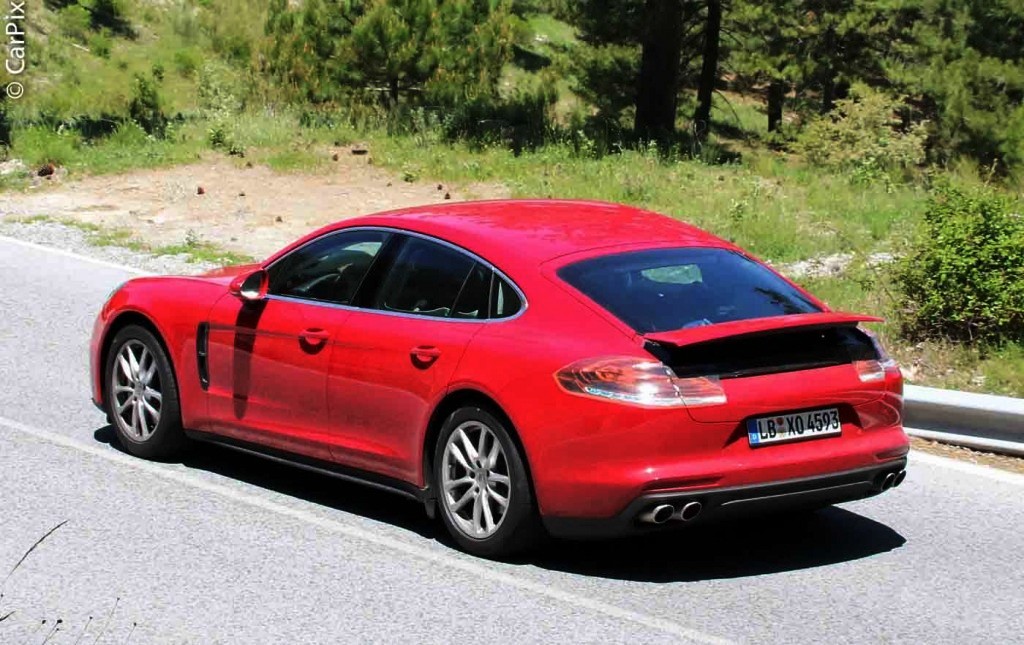NOVO PORSCHE PANAMERA SURGE QUASE SEM CAMUFLAGEM, foto 10