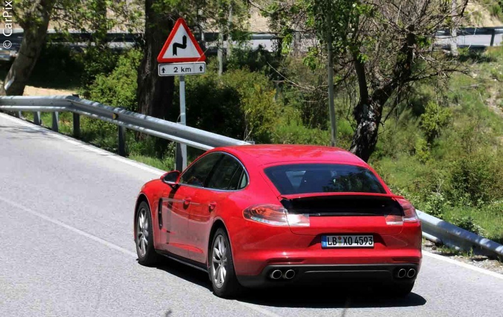 NOVO PORSCHE PANAMERA SURGE QUASE SEM CAMUFLAGEM, foto 12