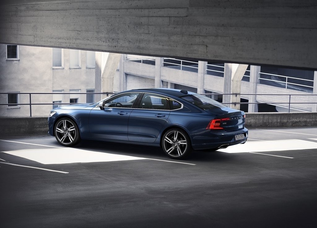 VOLVO S90 E V90 RECEBEM O PACOTE ESPORTIVO R-DESIGN, foto 4