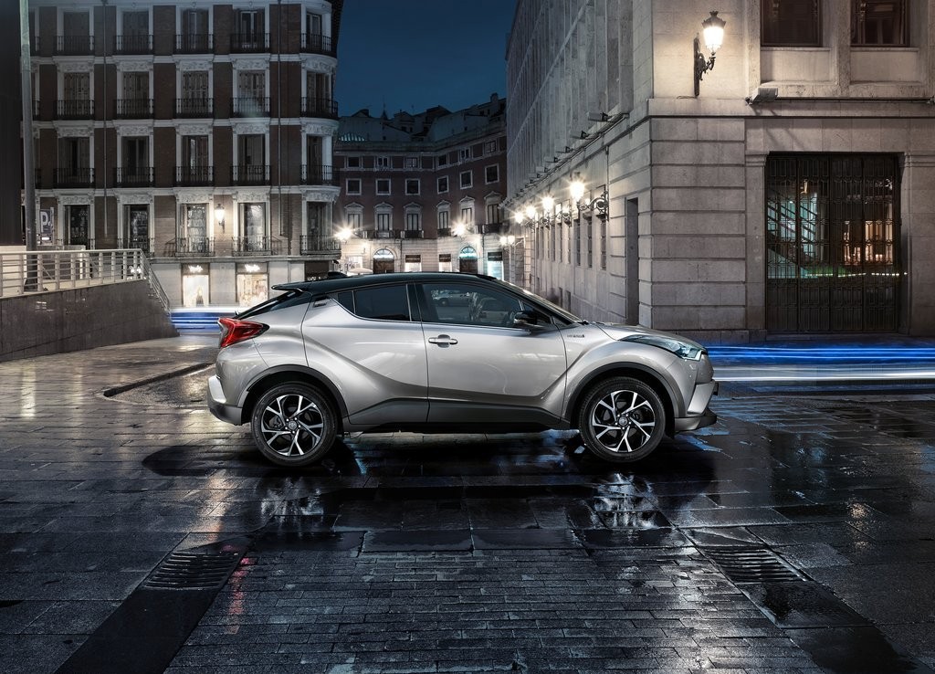 TOYOTA C-HR REVELA SEUS DETALHES DO INTERIOR E MAIS IMAGENS DO EXTERIOR, foto 10