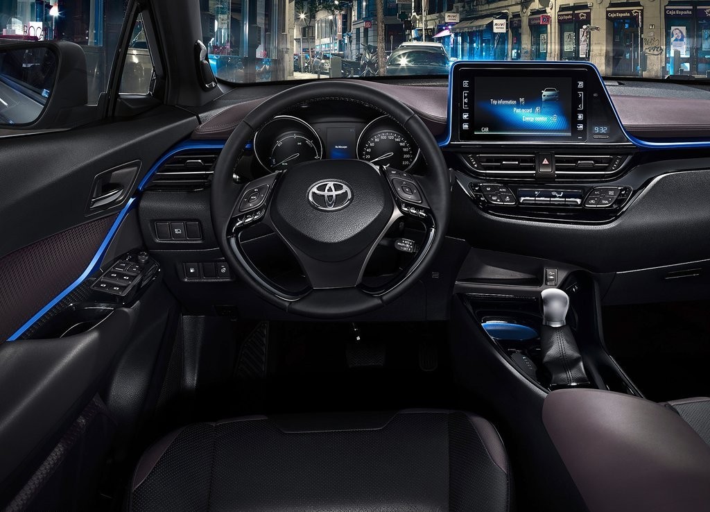 TOYOTA C-HR REVELA SEUS DETALHES DO INTERIOR E MAIS IMAGENS DO EXTERIOR, foto 15