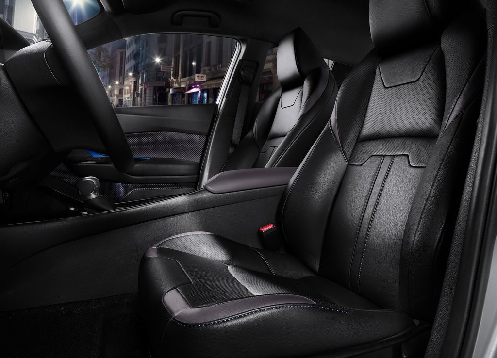 TOYOTA C-HR REVELA SEUS DETALHES DO INTERIOR E MAIS IMAGENS DO EXTERIOR, foto 19