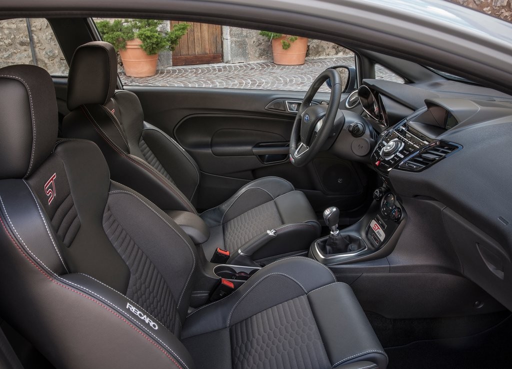 FORD FIESTA ST200: SURGEM NOVAS IMAGENS DO FIESTA MAIS POTENTE JÁ FABRICADO, foto 29