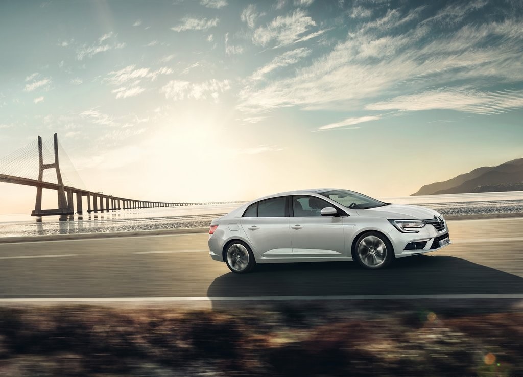 ESTE É O RENAULT MÉGANE SEDAN, O IRMÃO MENOR DO TALISMAN, foto 2