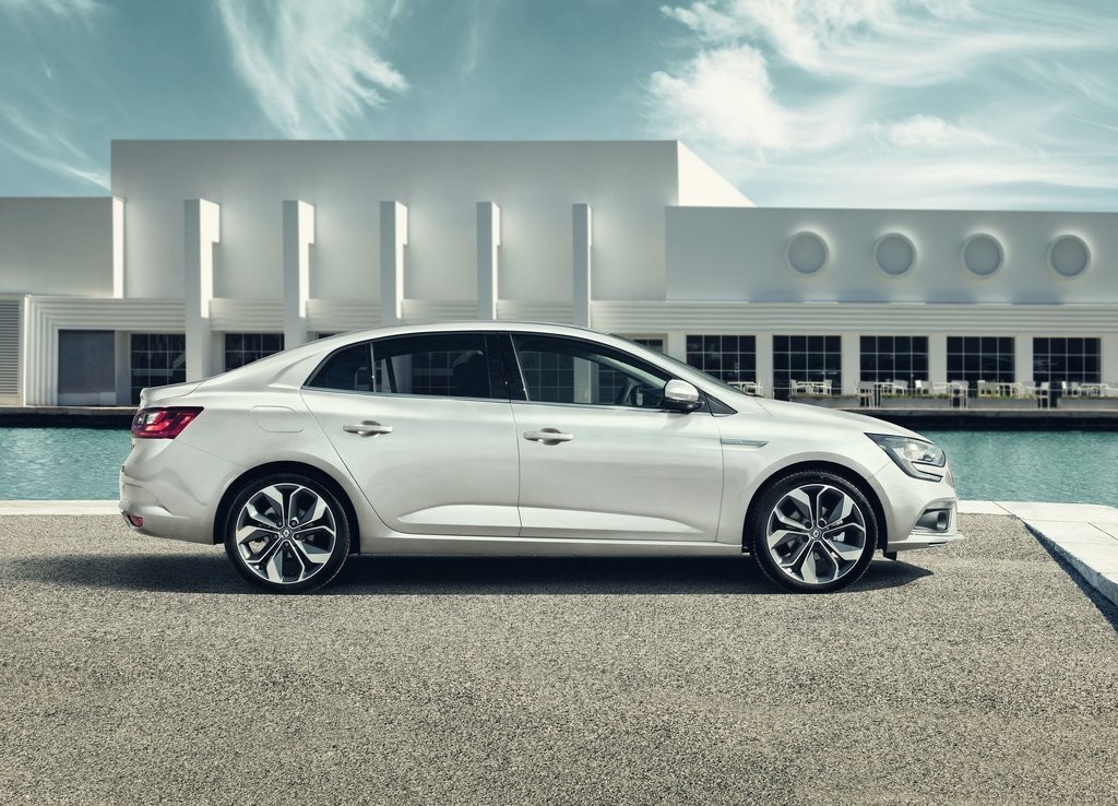 ESTE É O RENAULT MÉGANE SEDAN, O IRMÃO MENOR DO TALISMAN, foto 3