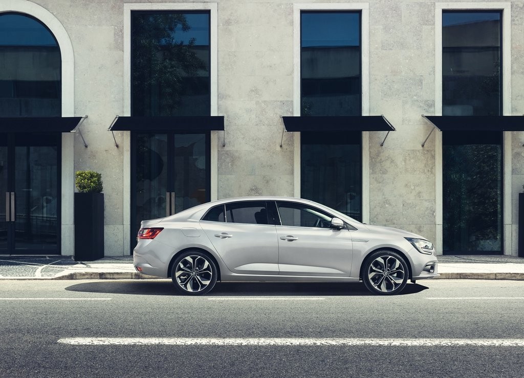 ESTE É O RENAULT MÉGANE SEDAN, O IRMÃO MENOR DO TALISMAN, foto 4