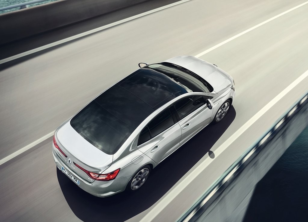 ESTE É O RENAULT MÉGANE SEDAN, O IRMÃO MENOR DO TALISMAN, foto 6