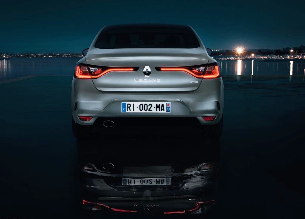 ESTE É O RENAULT MÉGANE SEDAN, O IRMÃO MENOR DO TALISMAN, foto 8