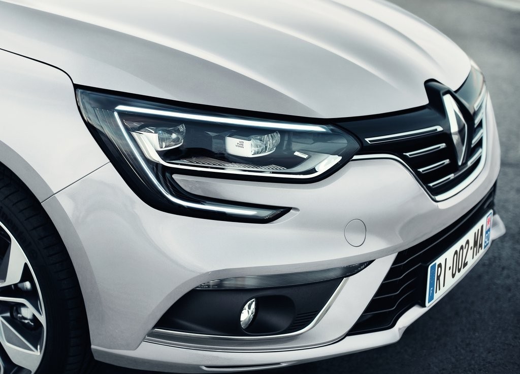 ESTE É O RENAULT MÉGANE SEDAN, O IRMÃO MENOR DO TALISMAN, foto 17