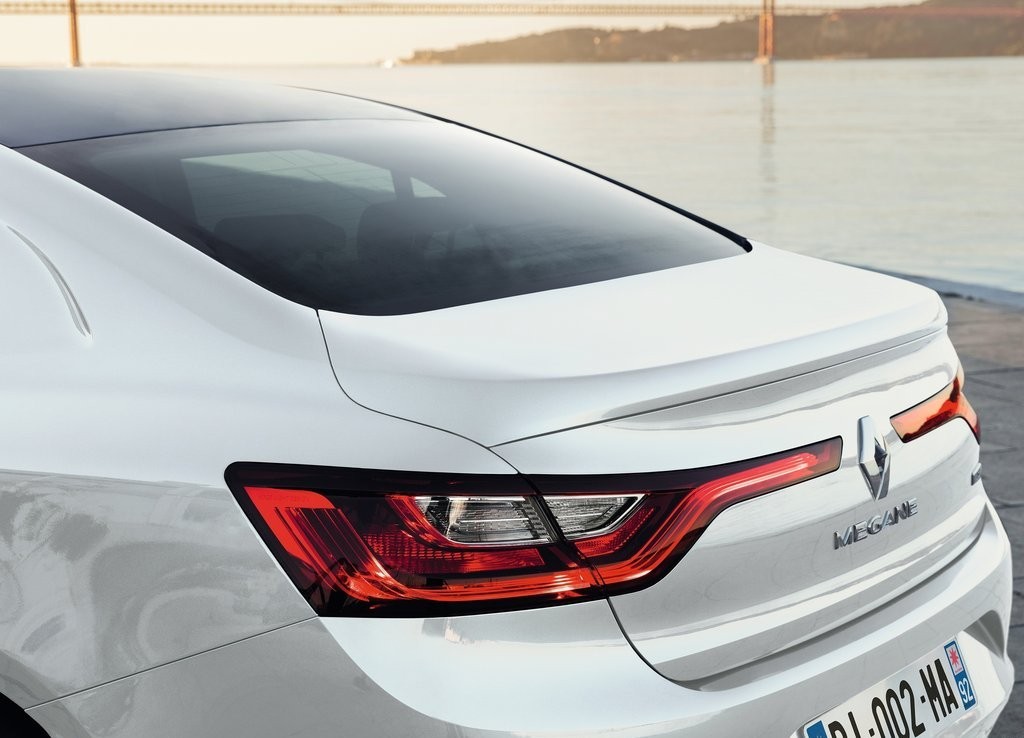 ESTE É O RENAULT MÉGANE SEDAN, O IRMÃO MENOR DO TALISMAN, foto 18