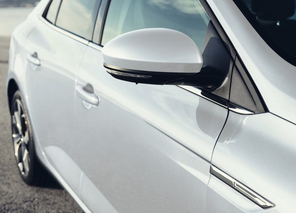 ESTE É O RENAULT MÉGANE SEDAN, O IRMÃO MENOR DO TALISMAN, foto 19