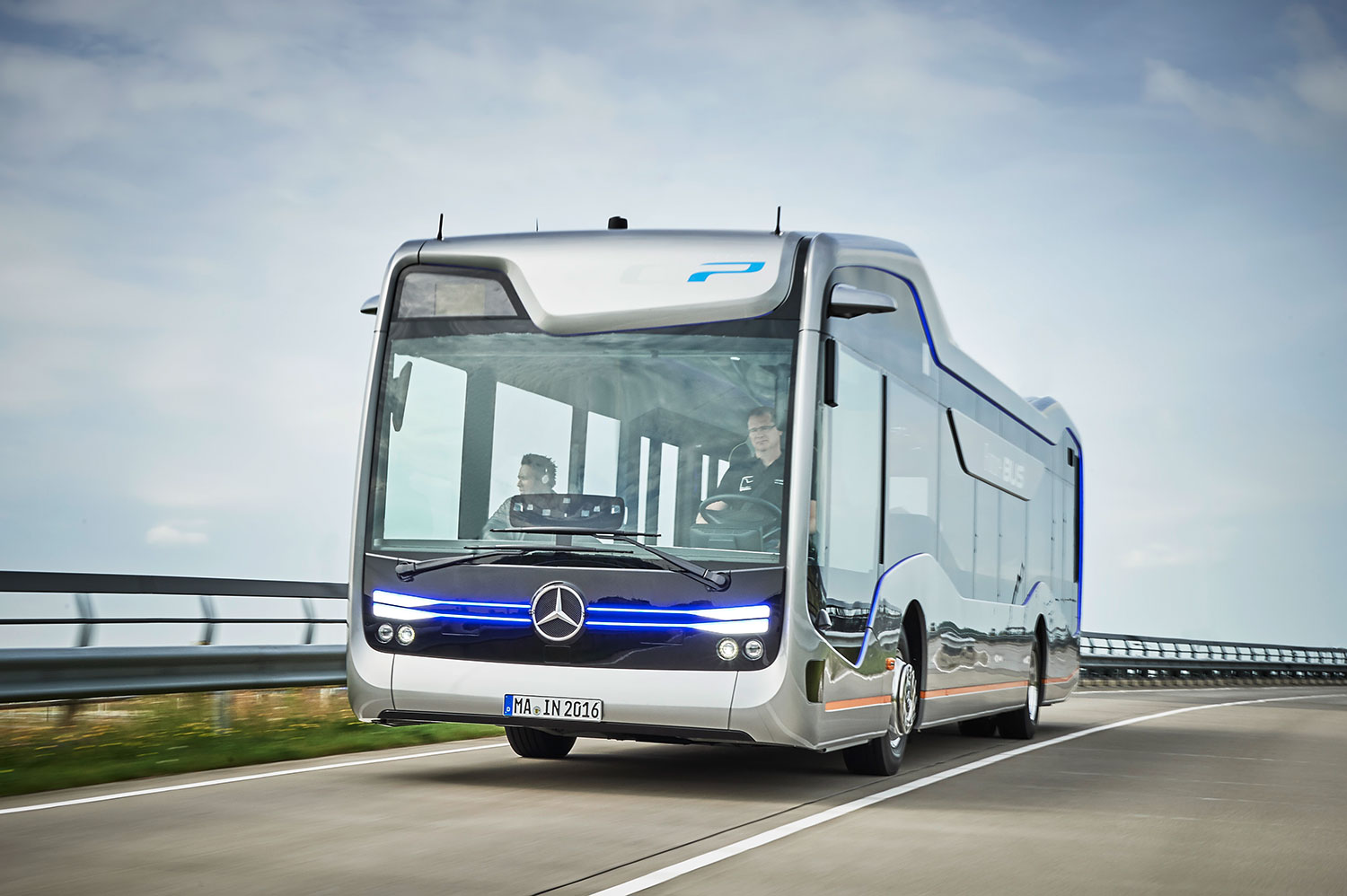 AVANT-PREMIÈRE MUNDIAL - DAIMLER BUSES APRESENTA ÔNIBUS URBANO DE CONDUÇÃO AUTÔNOMA DO FUTURO, foto 2