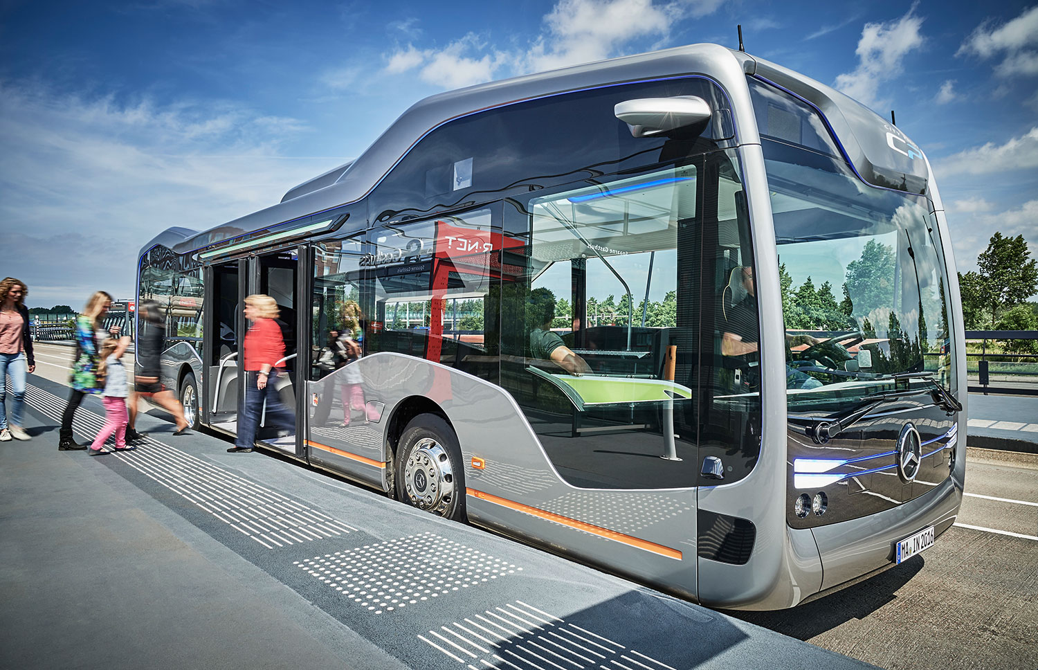 AVANT-PREMIÈRE MUNDIAL - DAIMLER BUSES APRESENTA ÔNIBUS URBANO DE CONDUÇÃO AUTÔNOMA DO FUTURO, foto 6