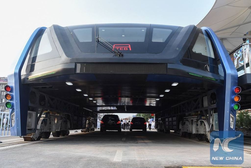 ÔNIBUS ELÉTRICO QUE NÃO INTERFERE NO TRÁFEGO ESTREIA NA CHINA, foto 1