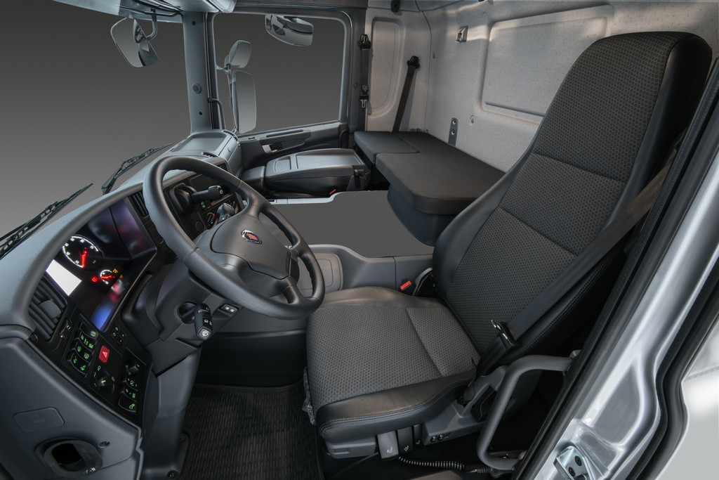 SCANIA CELEBRA 5 ANOS DA LINHA DE CAMINHÕES SEMIPESADOS, foto 3