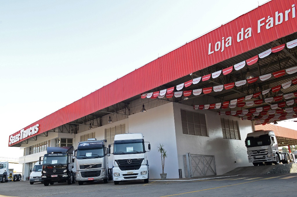 MERCEDES-BENZ REGISTRA EVOLUÇÃO NOS NEGÓCIOS COM CAMINHÕES SEMINOVOS E INAUGURA NOVA LOJA SELECTRUCKS EM BETIM, foto 1
