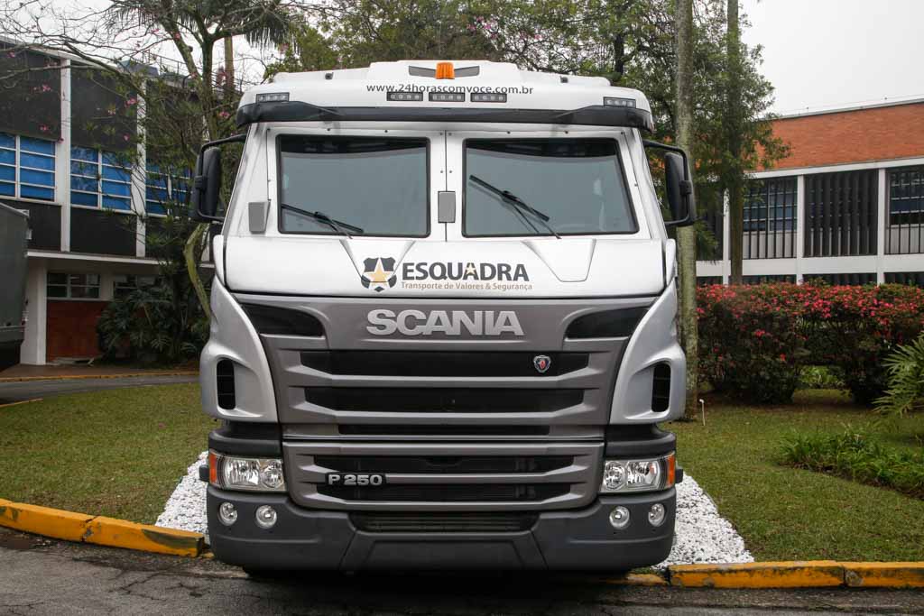 SCANIA VENDE CAMINHÕES BLINDADOS PARA A ESQUADRA, foto 4