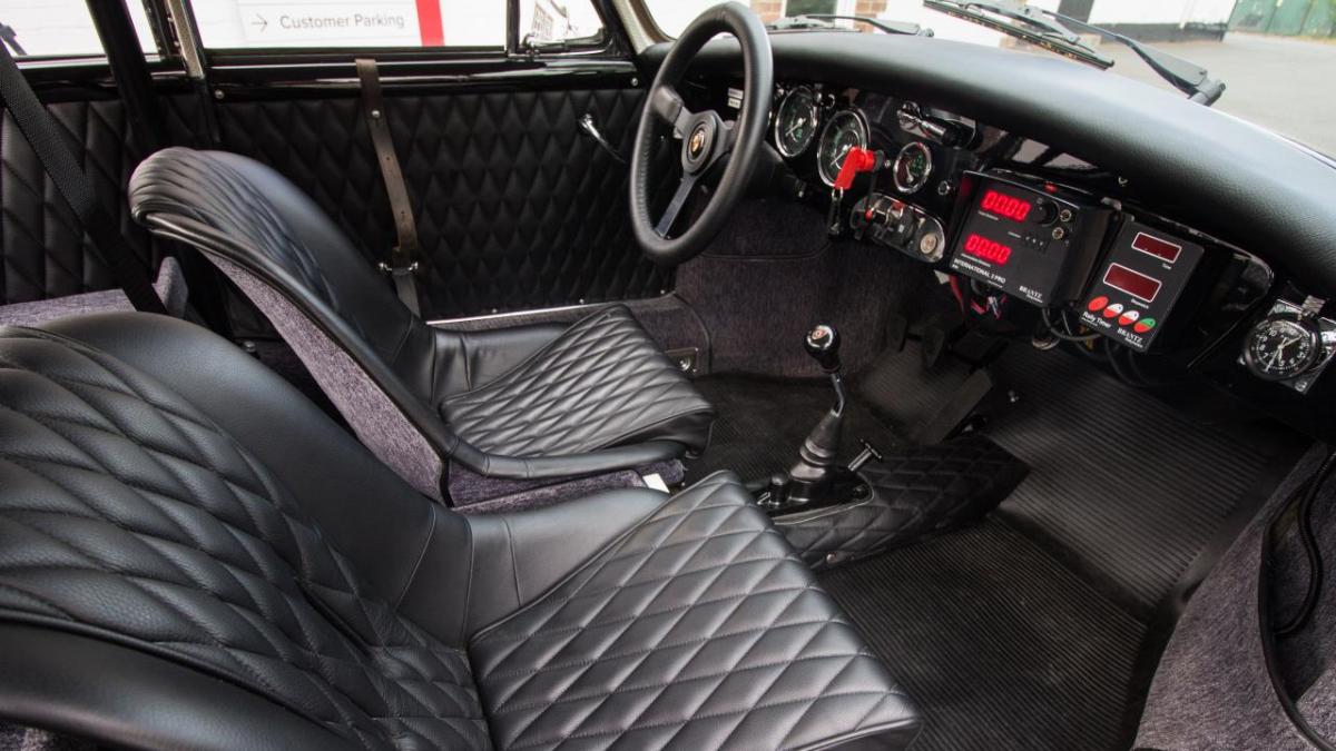 UM RARÍSSIMO PORSCHE 356 OUTLAW COUPE ESTÁ À VENDA NO REINO UNIDO, foto 5