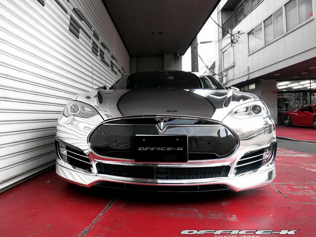 OFFICE-K APRESENTA UM TESLA MODEL S QUE REFLETE TUDO, foto 1