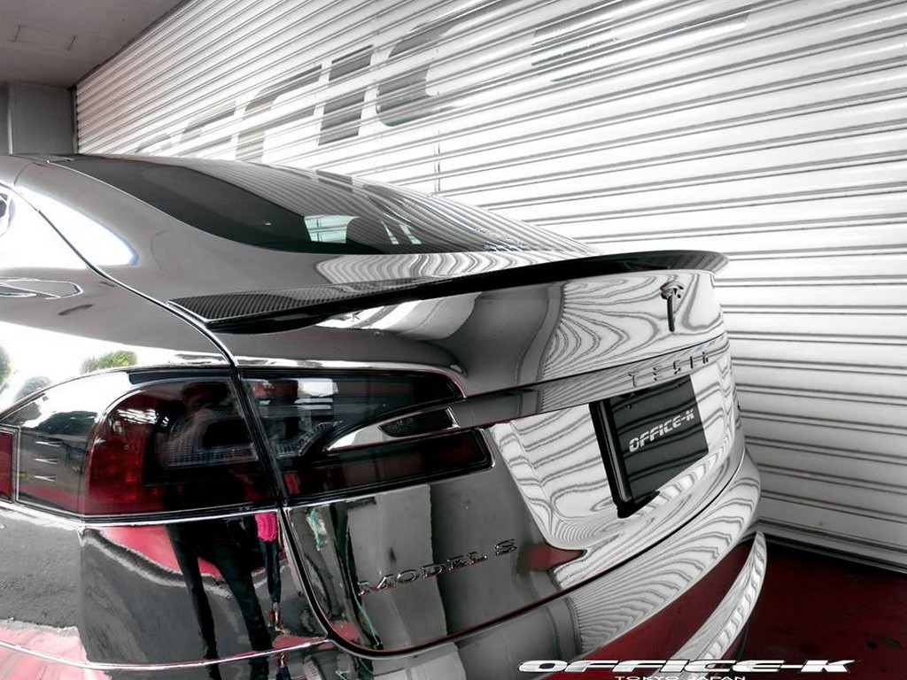 OFFICE-K APRESENTA UM TESLA MODEL S QUE REFLETE TUDO, foto 10
