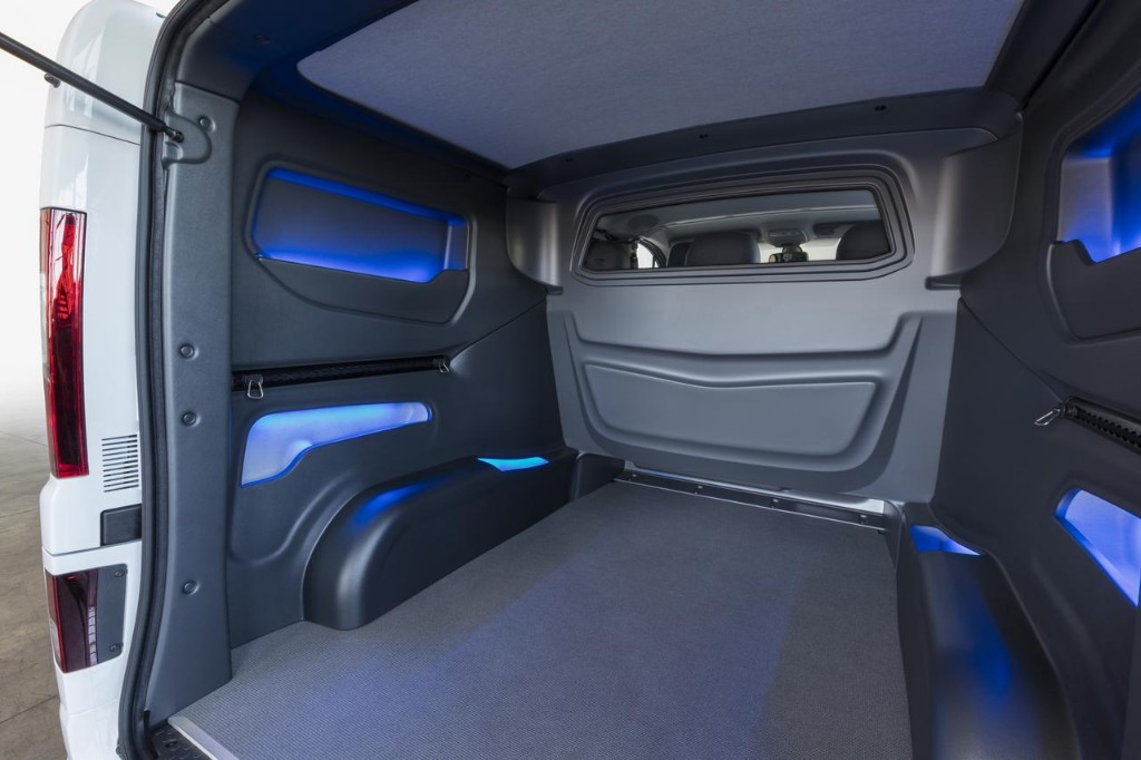 OPEL VIVARO SPORT: UM POUCO DE ESTILO ESPORTIVO AO FURGÃO ALEMÃO, foto 5